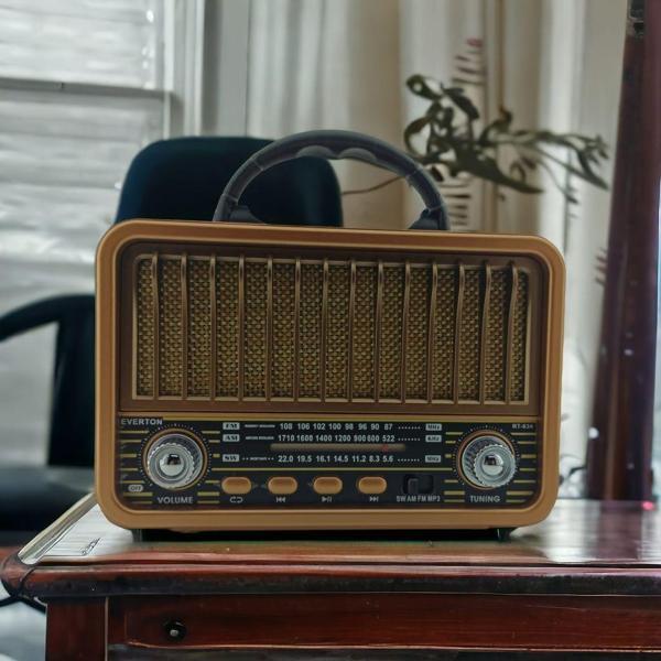 Nostaljik Görünümlü USB SD AUX Bluetooth Destekli Solar Panelli Şarjlı + Pilli Radyo RT-834 - Image 1