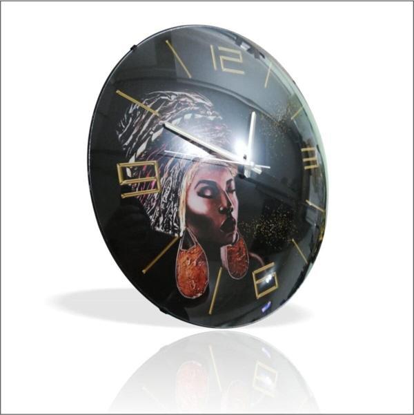 M3Decorium Esmer Küpeli Sarıklı Kadın Kız Başı Resimli 35 cm Bombe Camlı Salon Ev Ofis Okul Duvar Saati - Image 1