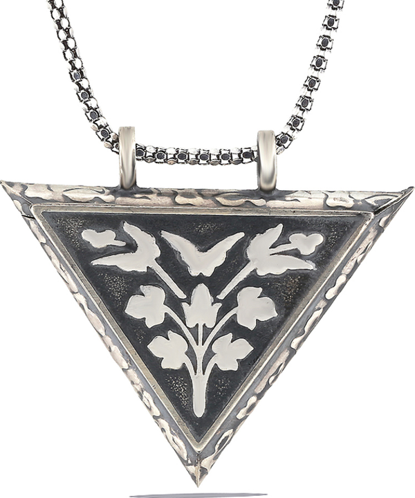 925 Ayar Gümüş Üçgen İçi Açılabilen Çiçek Muskalık Gümüş Kolye - Image 1