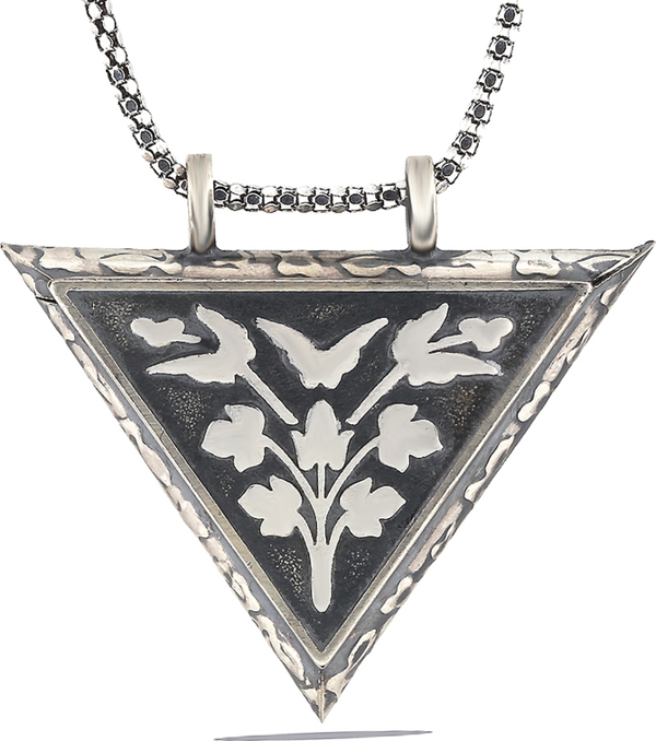 925 Ayar Gümüş Üçgen İçi Açılabilen Çiçek Muskalık Gümüş Kolye - Image 1