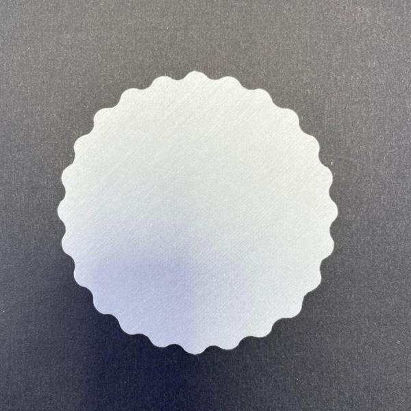 2500 Adet Tek Kullanımlık Beyaz Desenli Kağıt Bardak Altlığı 80 mm - Image 1
