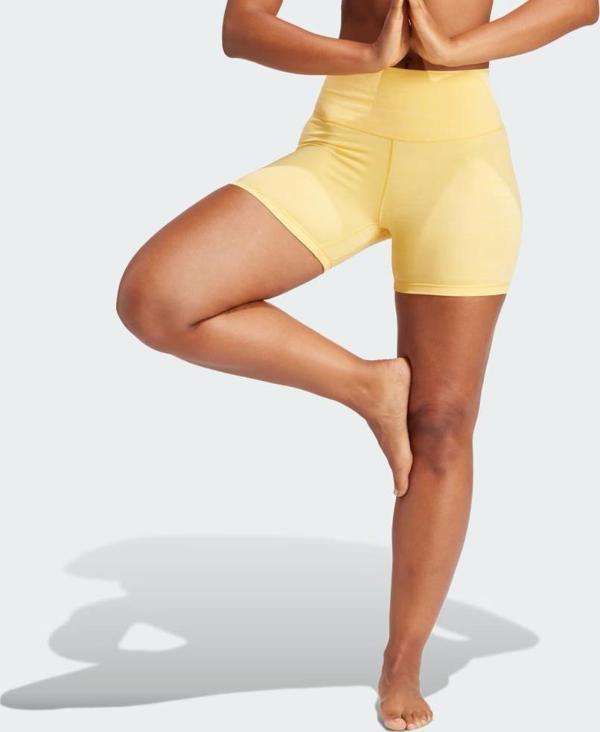 Adidas IT9122 All Me 5inch Sarı Kadın Spor Kısa Tayt - Image 1
