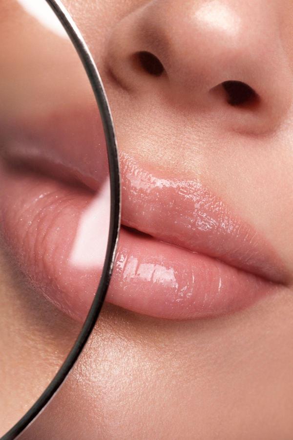 Pastel Plump Up Extra Hydrating Plumping Gloss - Dolgunlaştıran Dudak Parlatıcısı 206 Chic - Image 1