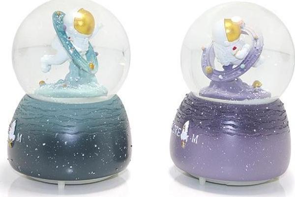 Işıklı Müzikli Püskürtmeli Kar Küresi 16 cm ALK268 - Image 1