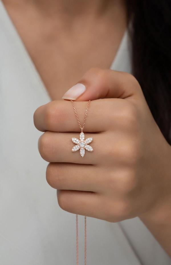 925 Ayar Gümüş 6 Yaprak zirkon Taşlı Çiçek Kolye - Image 1