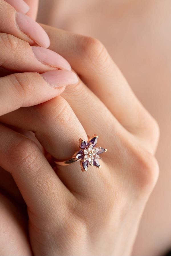 925 Ayar Gümüş Ayarlanabilir Rose Mor ve Beyaz Taşlı Lotus Çiçeği Yüzük - Image 1