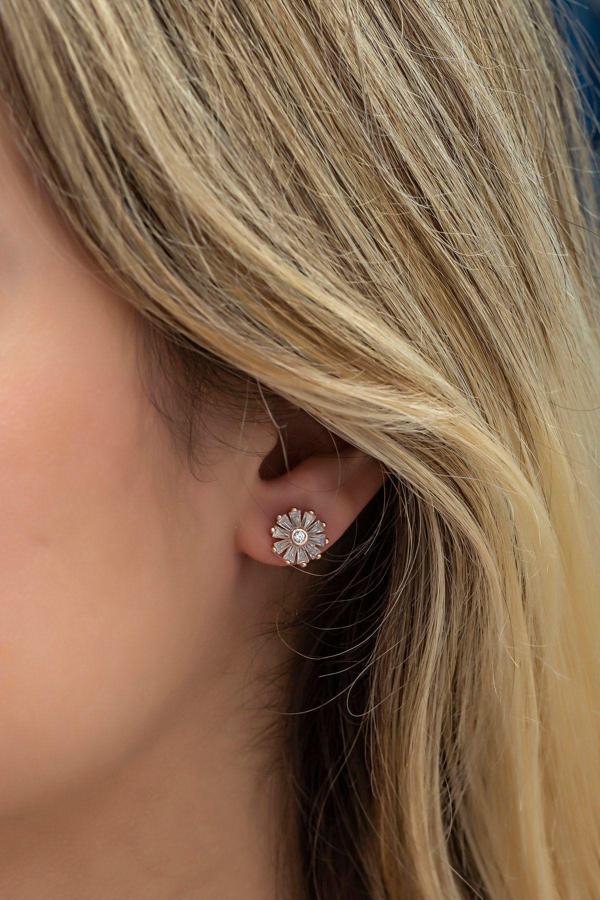 925 Ayar Gümüş Beyaz Zirkon Baget Taşlı Kır Çiçeği Küpe - Image 1