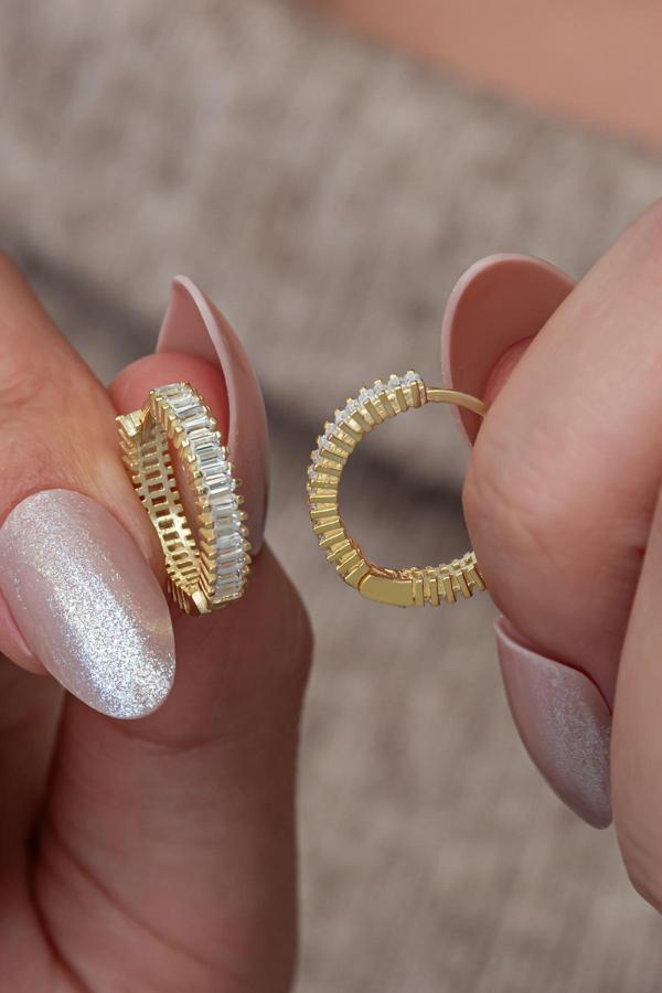 925 Ayar Gümüş Gold Kaplama Baget Taşlı 15 Mm Tamtur Küpe - Image 1