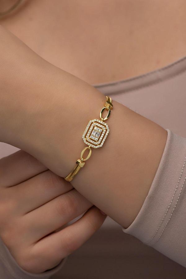 925 Ayar Gümüş Gold Kaplama Balık Sırtı Zincirli Çerçeveli Baget Tektaş Bileklik - Image 1
