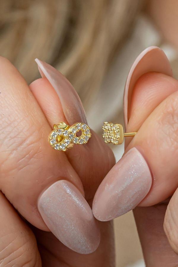 925 Ayar Gümüş Gold Kaplama Minik Sonsuzluk Küpe - Image 1