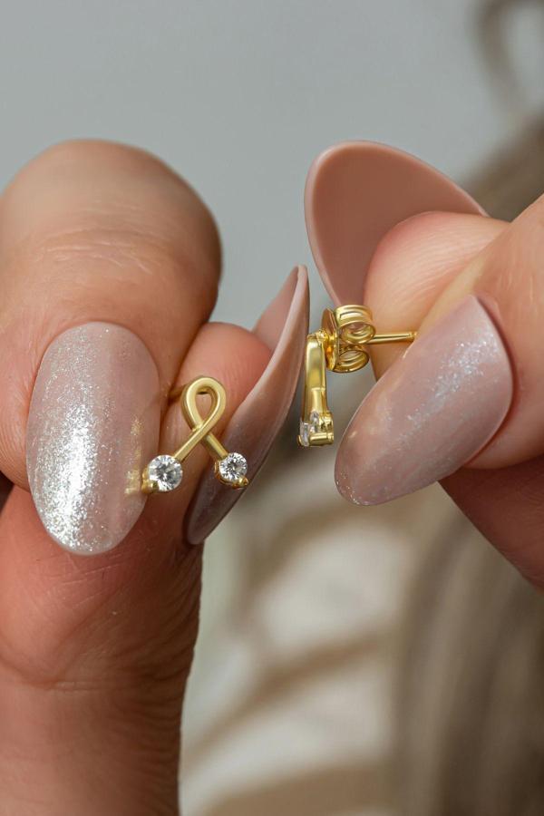 925 Ayar Gümüş Gold Kaplama Minimal Kurdele Küpe - Image 1
