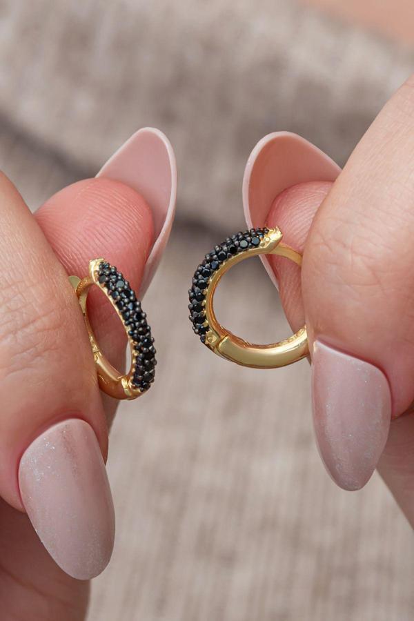 925 Ayar Gümüş Gold Kaplama Siyah Taşlı 15 mm Halka Küpe - Image 1