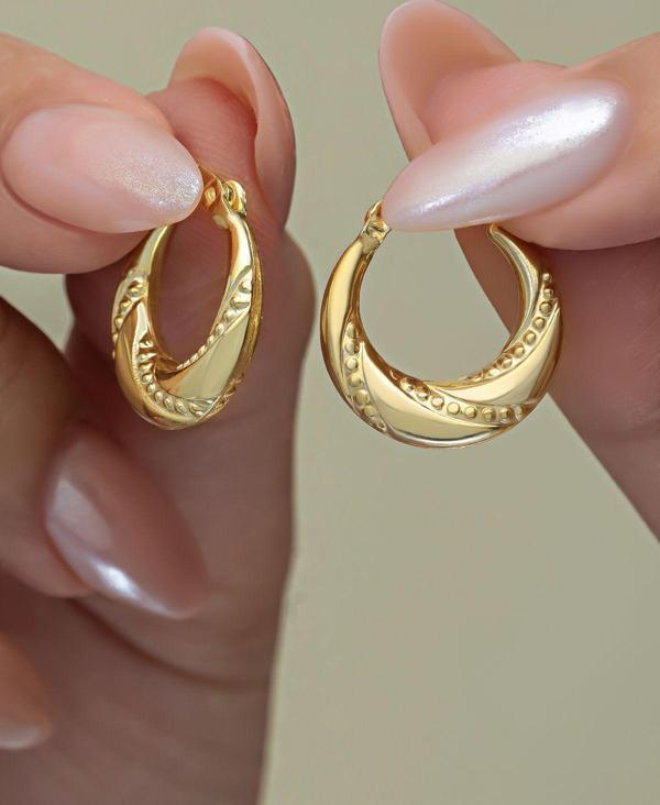 925 Ayar Gümüş Gold Kaplama Taşsız Noktalı Şarnel Küpe - Image 1