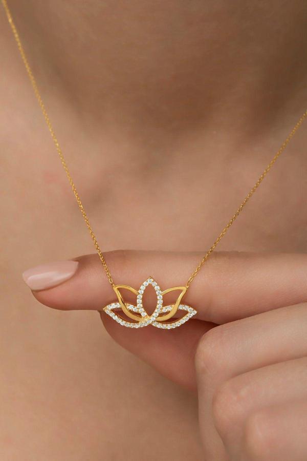 925 Ayar Gümüş Gold Zirkon Taşlı Lotus Çiçeği Kolye - Image 1