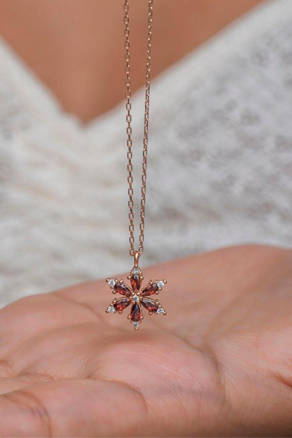 925 Ayar Gümüş Kırmızı Taşlı Lotus Kamelya Çiçeği Kolye - Image 1
