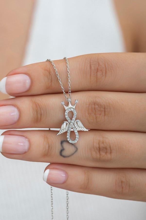 925 Ayar Gümüş Kral Tacı Sonsuzluk Kanatlı Kolye - Image 1