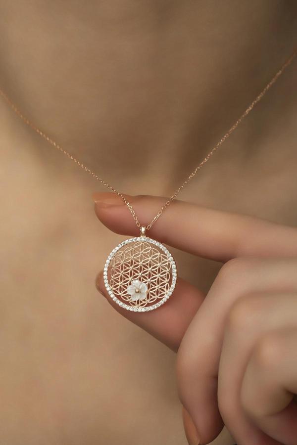 925 Ayar Gümüş Manolya Çiçeği Detay Yaşam Çiçeği Kolye - Image 1