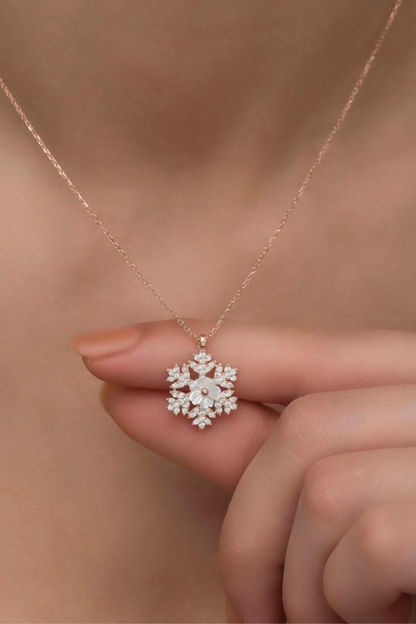 925 Ayar Gümüş Manolya Çiçeği Detaylı Zirkon Taşlı Kartanesi Kolye - Image 1