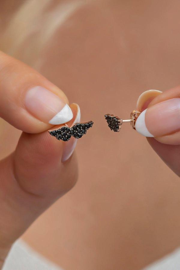 925 Ayar Gümüş Minik Siyah Taşlı Melek Kanadı Küpe - Image 1