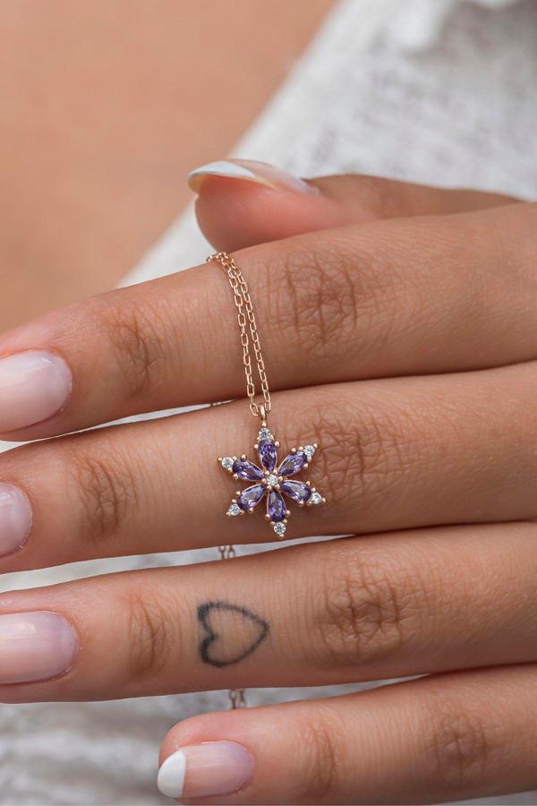 925 Ayar Gümüş Mor Taşlı Lotus Kamelya Çiçeği Kolye - Image 1