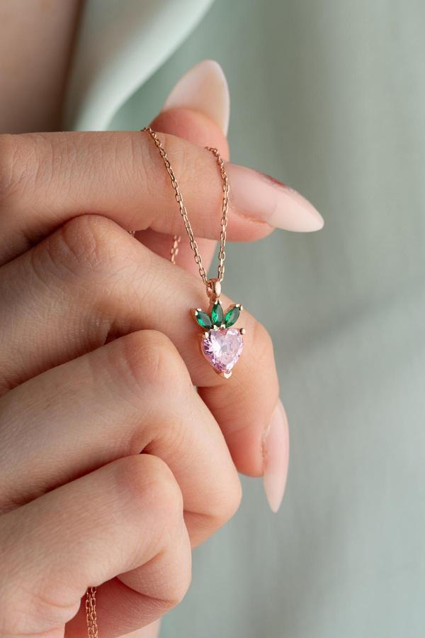 925 Ayar Gümüş Pembe Zirkon Taşlı Kalpli Çilek Kolye - Image 1