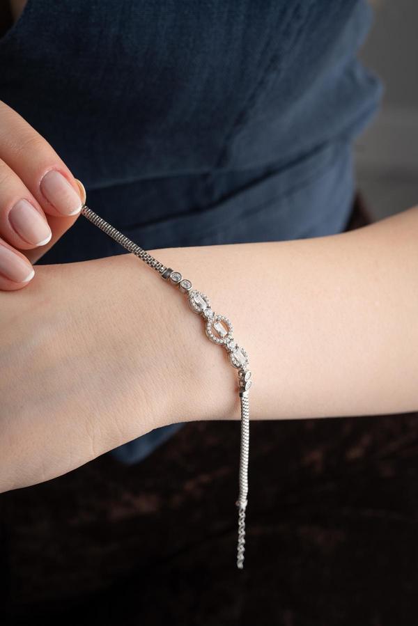 925 Ayar Gümüş Rodyum Kaplama Balık Sırtı Zincirli Sıralı Baget Taşlı Bileklik  - Image 1