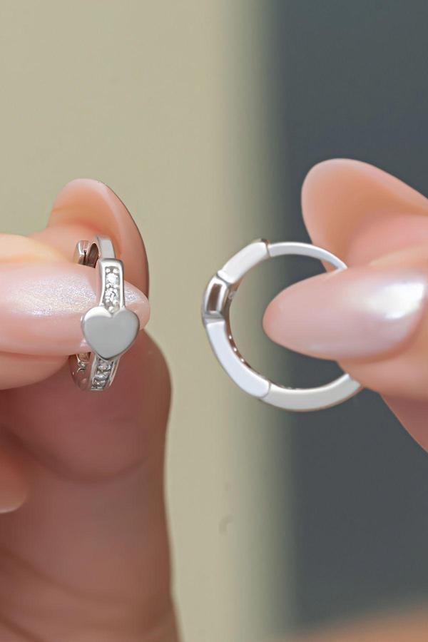 925 Ayar Gümüş Rodyum Kaplama Kalp Detaylı 15 mm Halka Küpe - Image 1