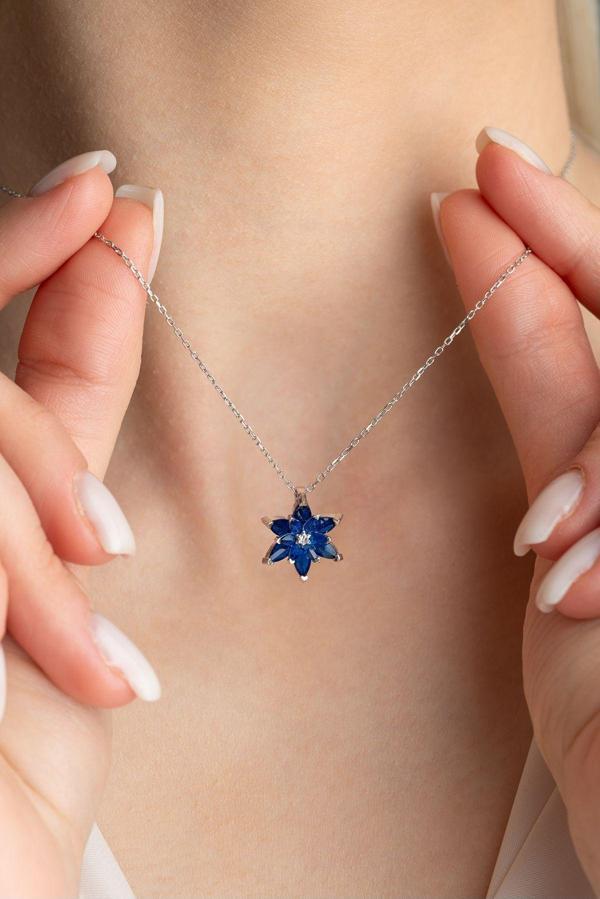 925 Ayar Gümüş Rodyumlu Mavi Taşlı Lotus Çiçeği Kolye - Image 1