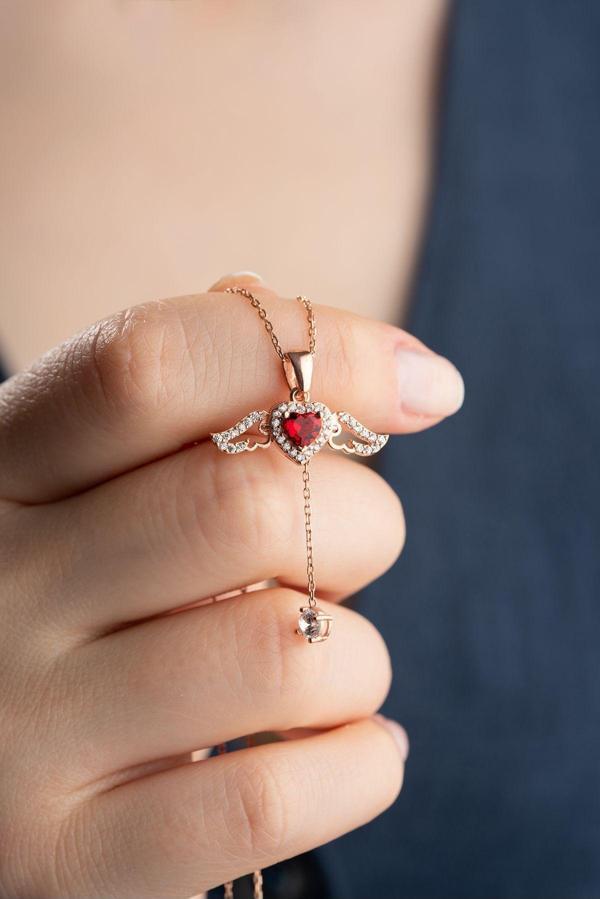 925 Ayar Gümüş Rose Kaplama Hareketli Kırmızı Taşlı Kanatlı Kalp Kolye - Image 1