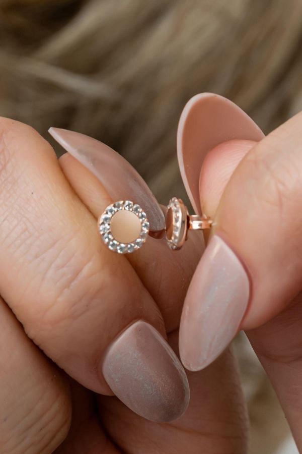 925 Ayar Gümüş Rose Kaplama Minimal Zirkon Taşlı Yuvarlak Küpe - Image 1