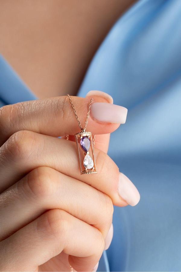 925 Ayar Gümüş Rose Kaplama Mor Taşlı Kum Saati Kolye - Image 1