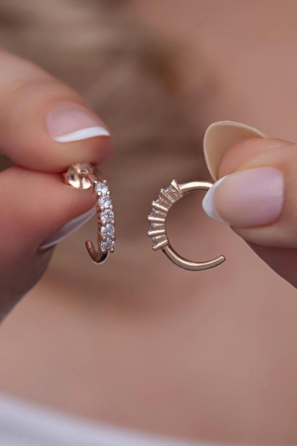 925 Ayar Gümüş Zirkon 5 Taşlı 12 Mm Yarım Tur  Küpe - Image 1