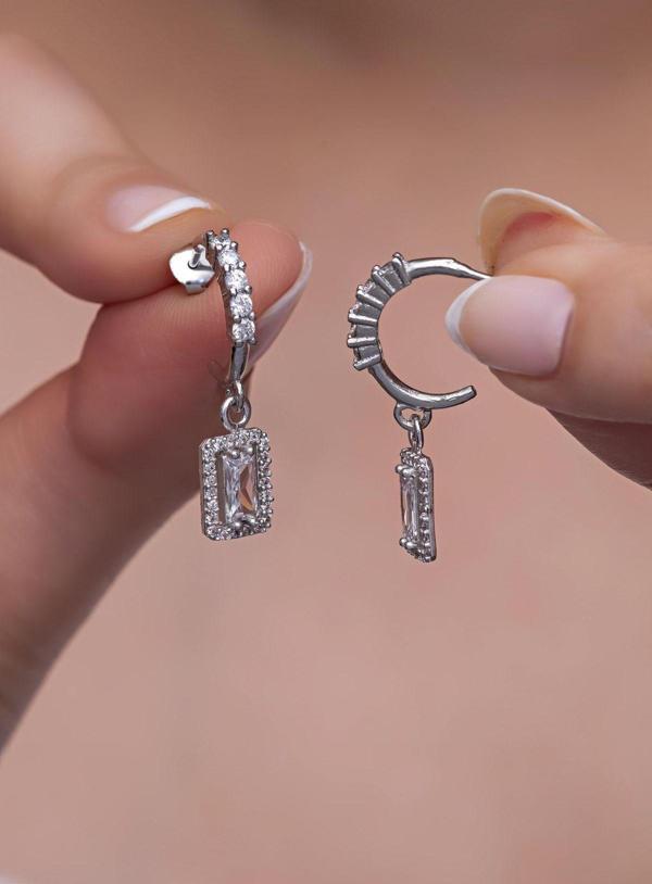 925 Ayar Gümüş Zirkon 5 Taşlı 12 Mm Yarım Tur Baget Tektaş  Küpe - Image 1