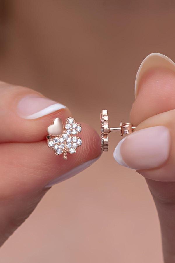 925 Ayar Gümüş Zirkon Taşlı Minik 4 Yaprak Yonca Küpe - Image 1