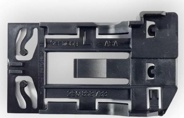 VW Crafter 2012-2016 Ön Panjur Sol Bağlantı Braketi Klipsi 2E0853733 - Image 1