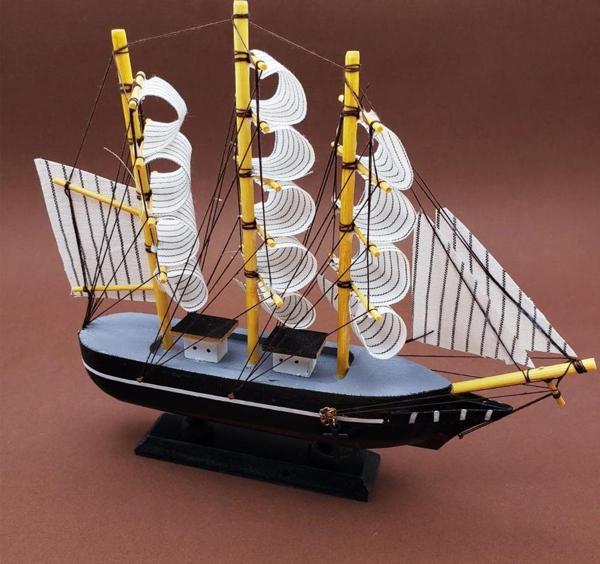 Büyük Boy Yelkenli Ahşap Gemi - Image 1
