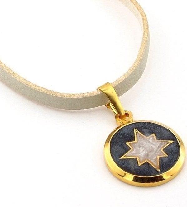 KUZEY YILDIZ SEDEF UÇLU KREM DERİ KADIN KOLYE Q0392 - Image 1