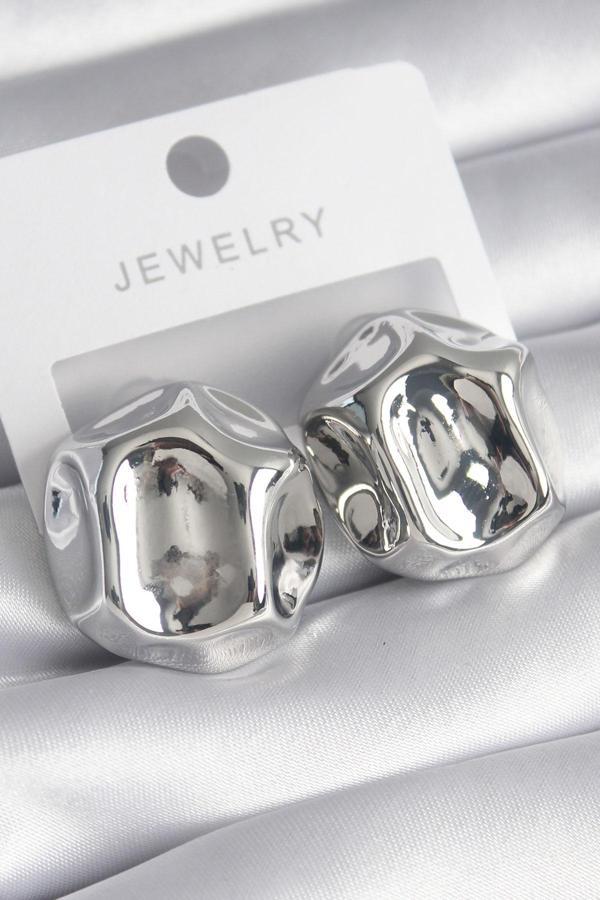 Pirinç Gümüş Renk İşlemeli Top Model Kadın Küpe - Image 1