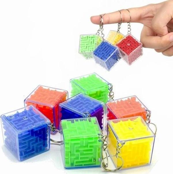 Labirent Bulmaca Küp Eğlenceli Anahtarlık 3X3 cm - Renkli  - Image 1