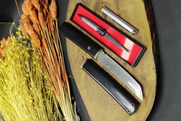 26 cm Ahşap Kılıflı Ahşap saplı Damascus Bıçak ve Kalem Çakı - Image 1