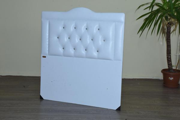 Başlık 90*190 cm 13419 Model SUNİ DERİ BEYAZ SİLİNİR Kapitone döşeme El Yapım - Image 1