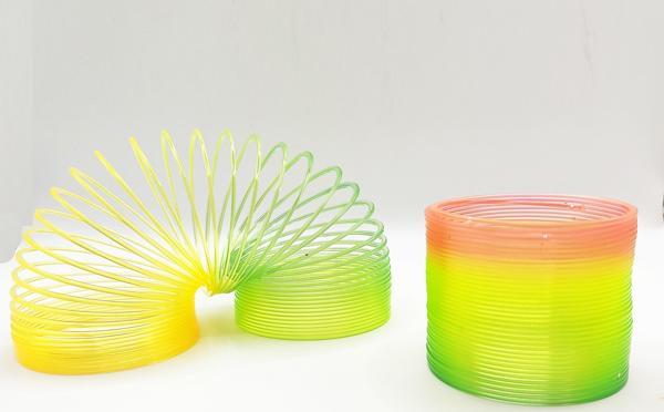 Stres Yayı Oyuncak Gökkuşağı Stres Yayı - 6 cm çapında - Image 1
