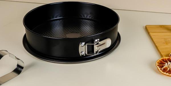 Guardini Kelepçeli Kek Kalıbı Siyah 28 cm - Image 1