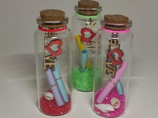 3 Adet Hediyelik Mini Not Kağıtlı 8 cm Love Yazılı Mantar Kapaklı Romantik Tüp - Image 1
