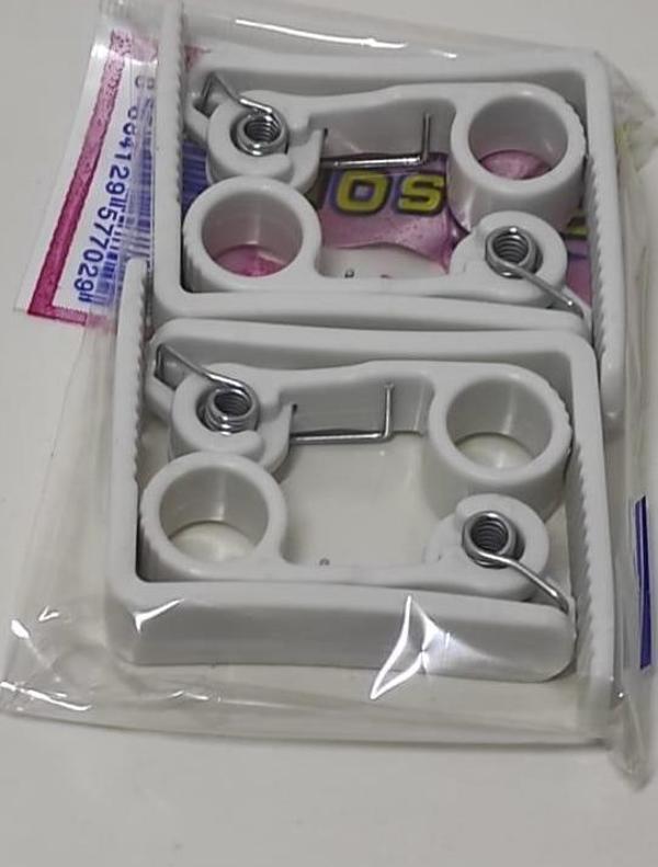 4'lü Yaylı Masa Örtüsü Tutma Mandalı Masa Örtüsü Kıskacı - Image 1