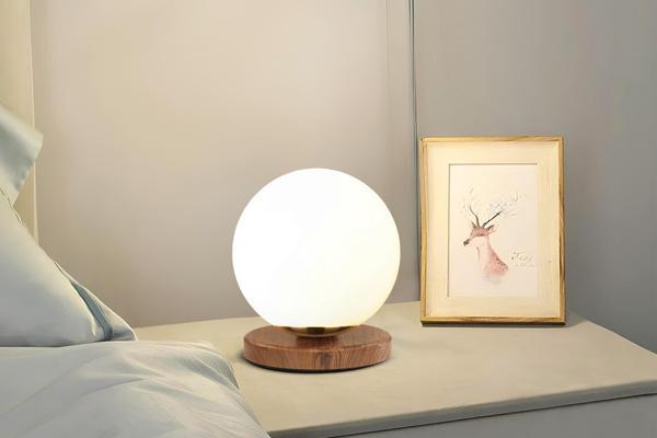 Homing Nuuq Küre Cam Gece Lambası Ahşap Taban - Image 1