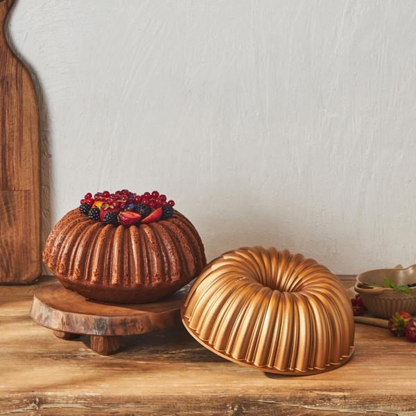 Karaca Cake Pro Dilimli Gold Döküm Kek Kalıbı - Image 1