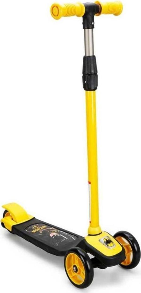 Batman 3 Tekerlekli Twistable Scooter - Image 1