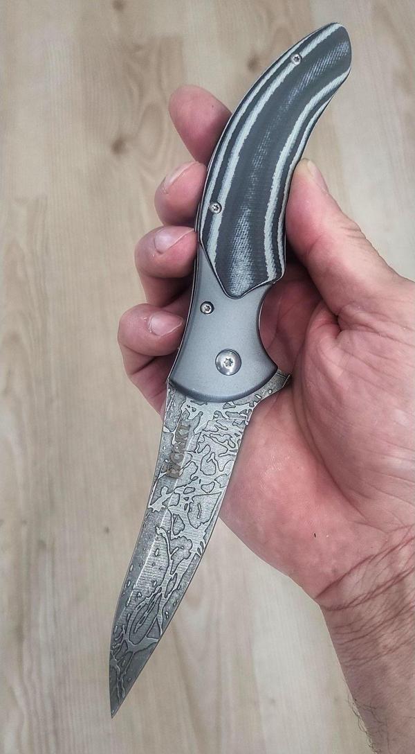 CRKT Spites Damas İşlemeli Çakı - Image 1