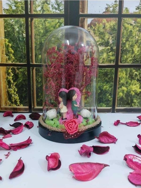 Fanus Teraryum Sevgiliye Hediye Kalp İçinde Sevgililer Temalı Kuru Çiçekli - Image 1